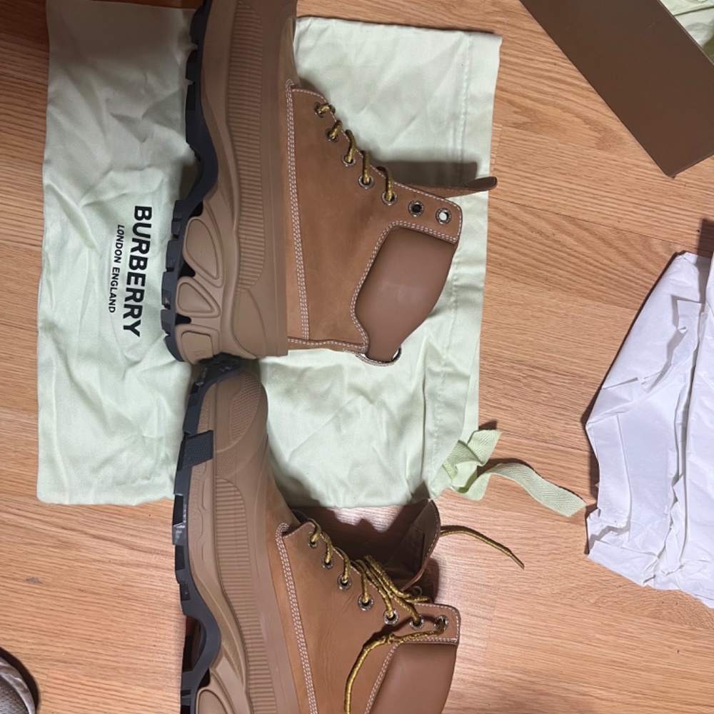 Burberry Boots - Picture 5 of 6